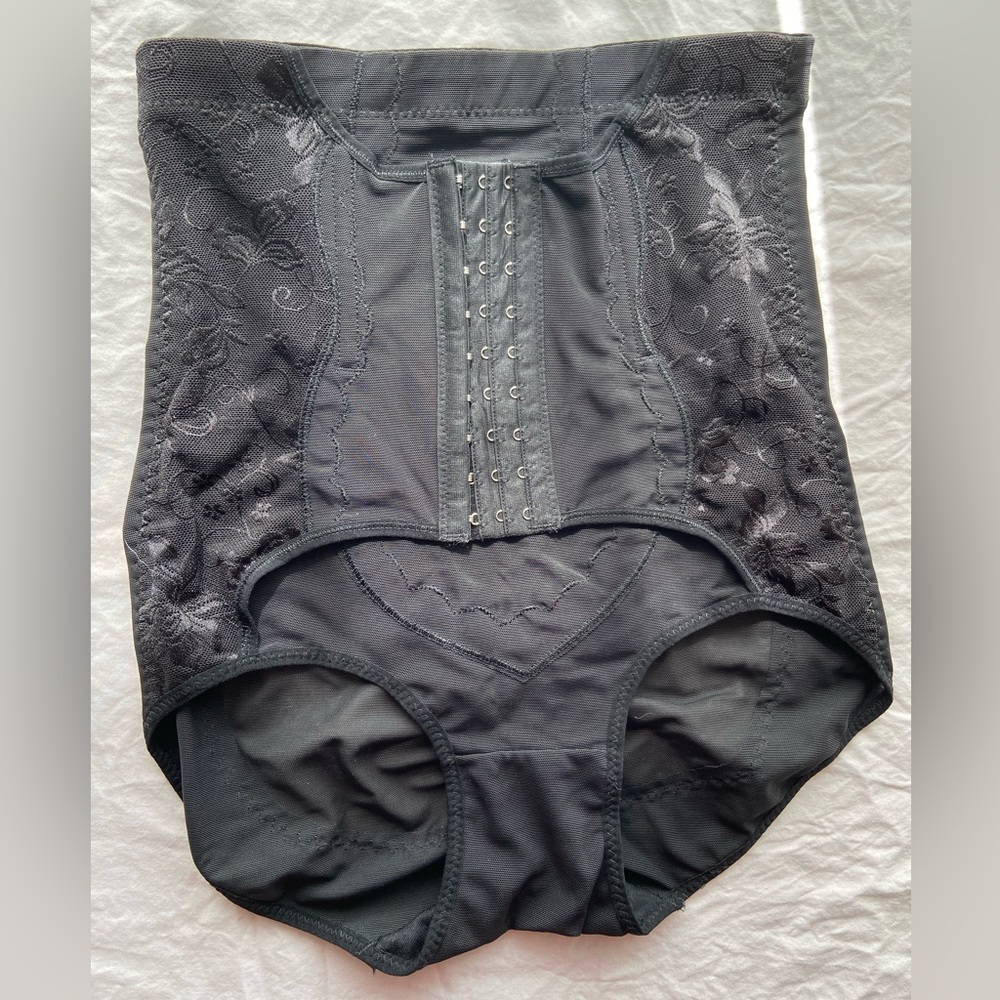 *Free w/ purchase* High waisted shaper panties with hook and eye tummy control